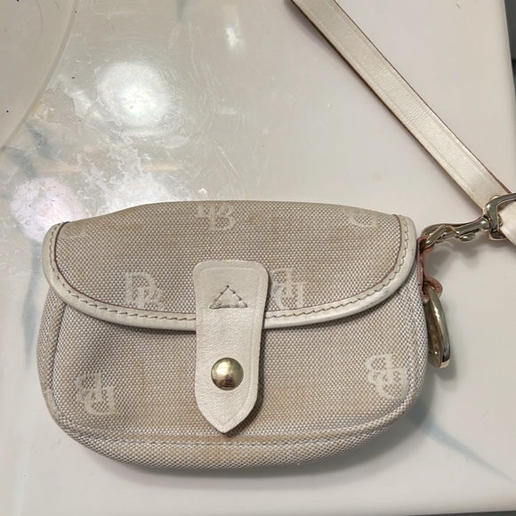 Authentic Dooney Bourke Wristlet. Beautiful Never used Perfect condition - Picture 6 of 6